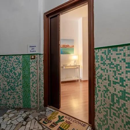 Guesthost - Dimora Del Teatro Sightly * Bari