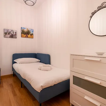 Guesthost - Dimora Del Teatro Sightly * Бари