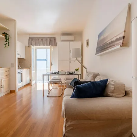 Guesthost - Dimora Del Teatro Sightly Apartman Bari