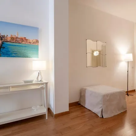 Apartman Guesthost - Dimora Del Teatro Sightly *