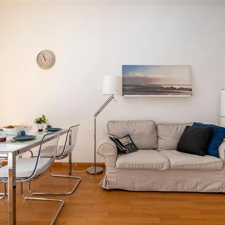 Guesthost - Dimora Del Teatro Sightly Бари