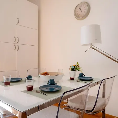 Guesthost - Dimora Del Teatro Sightly Apartman
