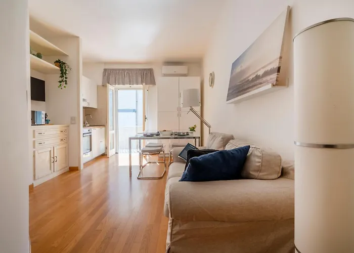 Guesthost - Dimora Del Teatro Sightly Апартаменты Бари