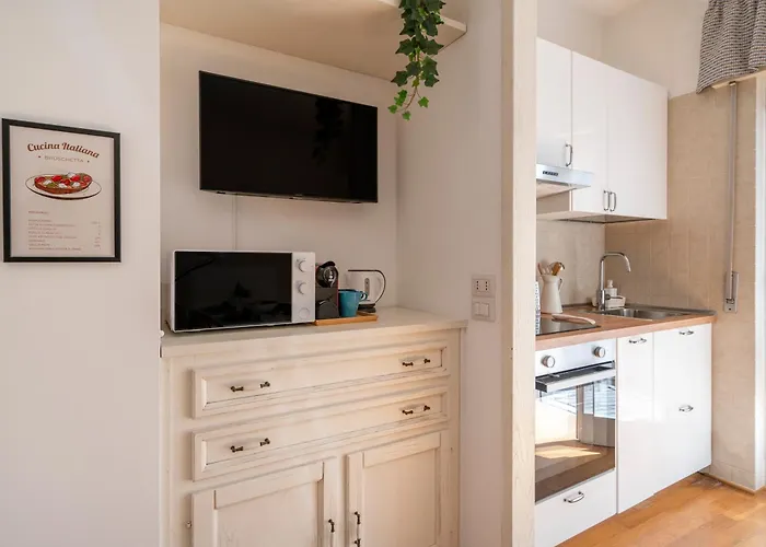 Guesthost - Dimora Del Teatro Sightly Бари