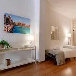 Apartament Guesthost - Dimora Del Teatro Sightly