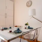 Guesthost - Dimora Del Teatro Sightly Apartment