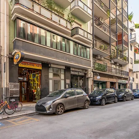 Guesthost - Dimora Del Teatro Sightly Apartment Bari