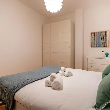 Guesthost - Dimora Del Teatro Sightly Apartment Bari